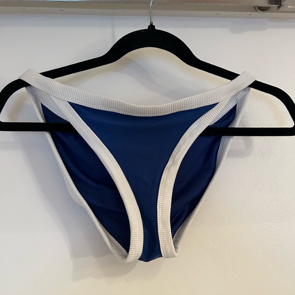 Various bathing suit tops and bottoms from VS, Aerie, Calvin Klein, Body Glove - Picture 4 of 9